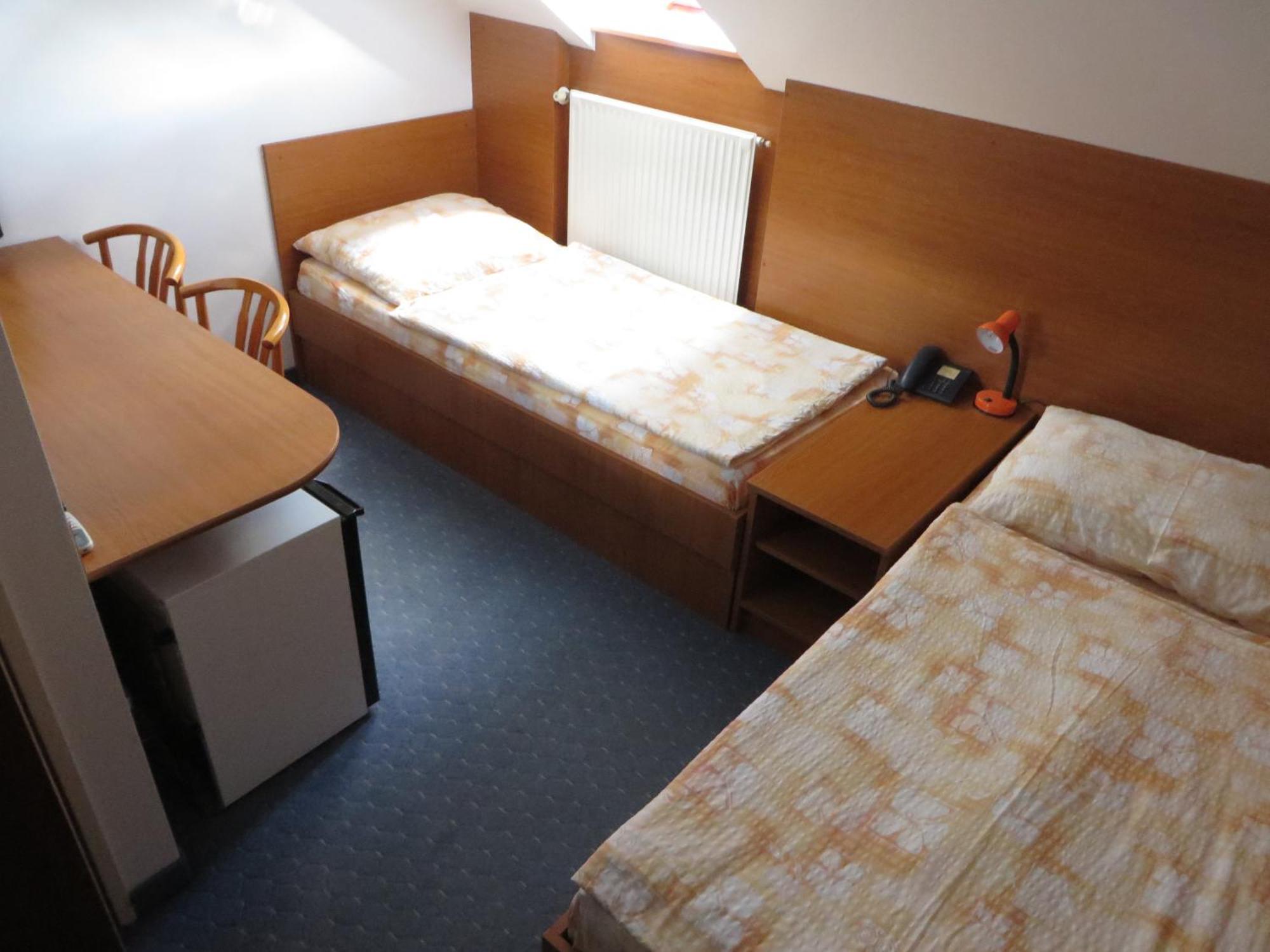 Hotel Arnold 터터 객실 사진