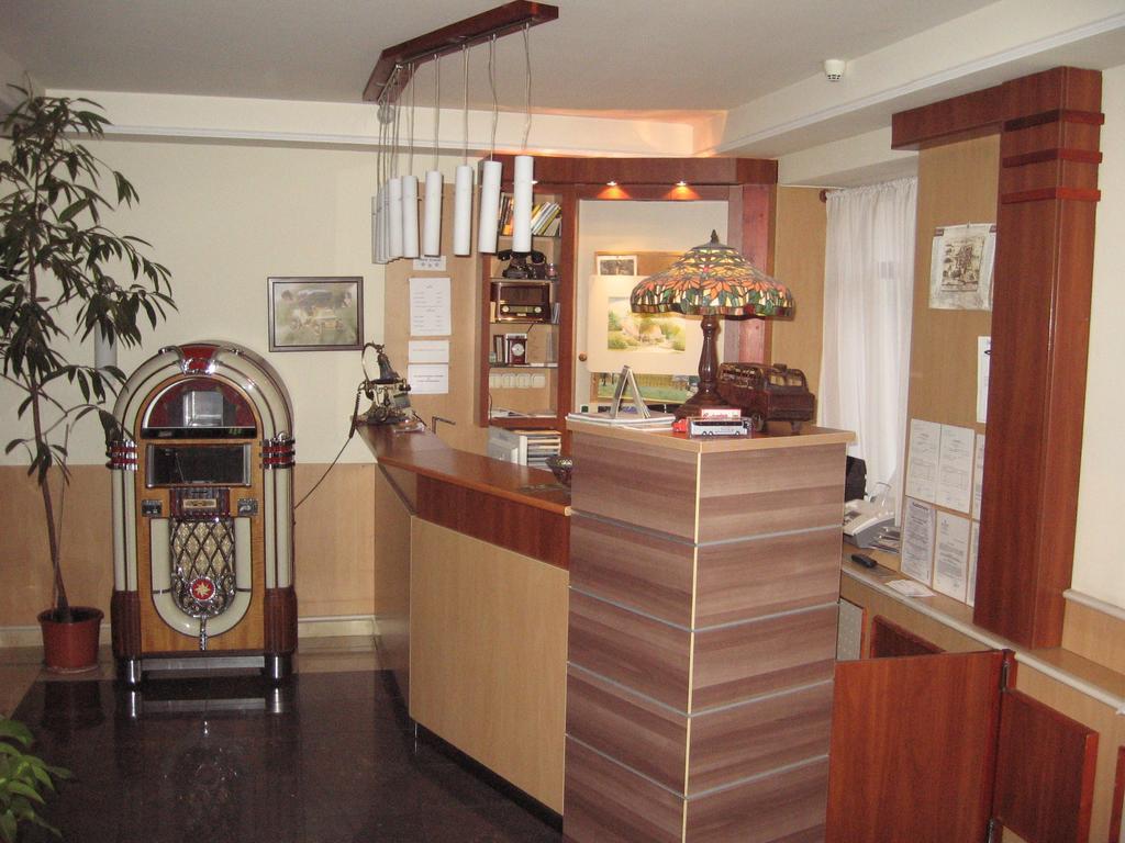 Hotel Arnold 터터 외부 사진