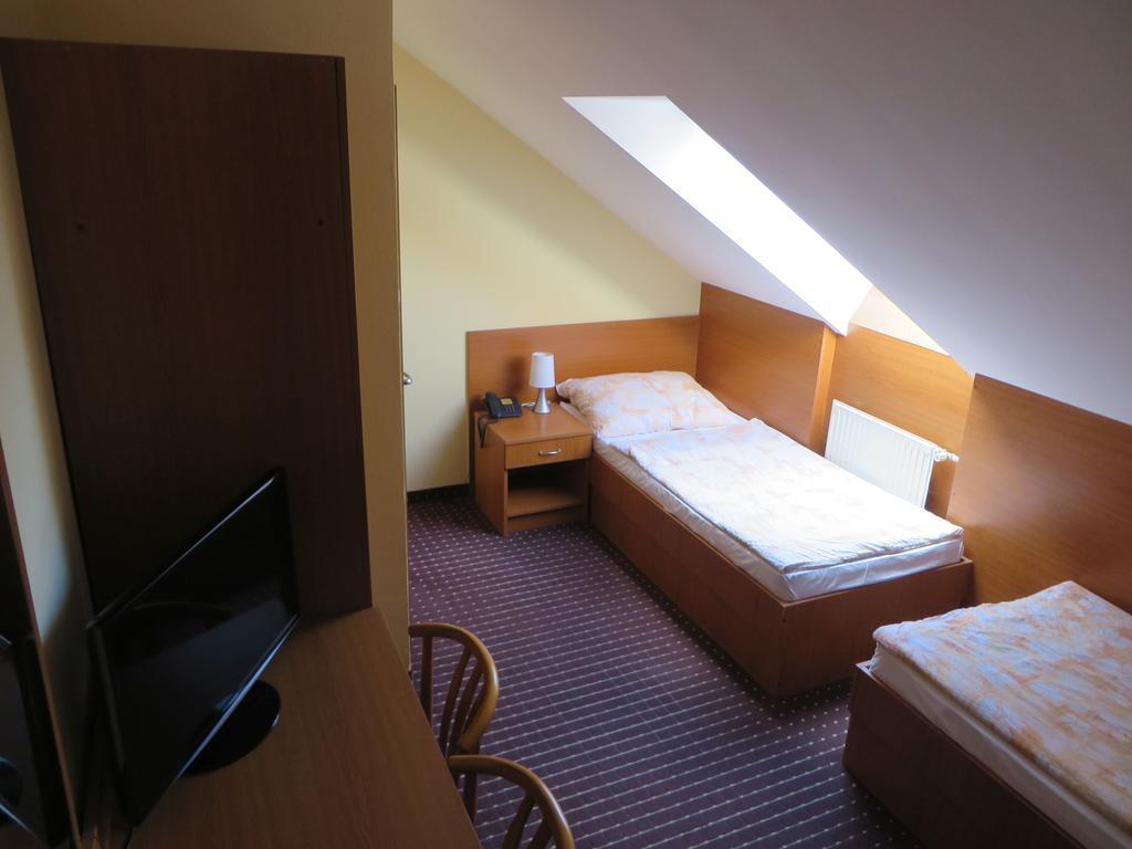 Hotel Arnold 터터 외부 사진