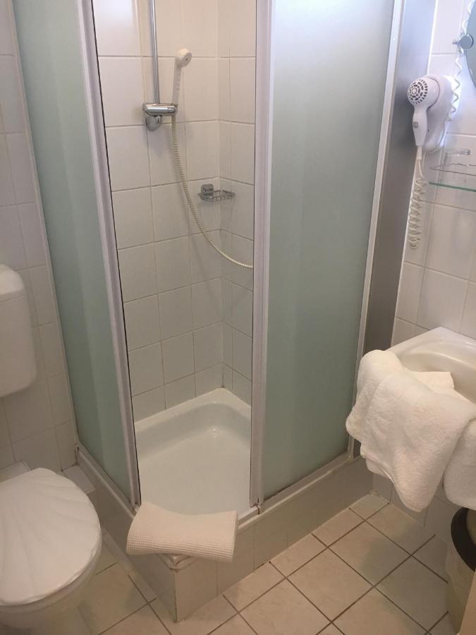Hotel Arnold 터터 외부 사진
